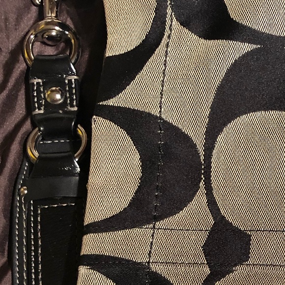 Authentic Coach Carly Signature Hobo Bag - Picture 2 of 8
